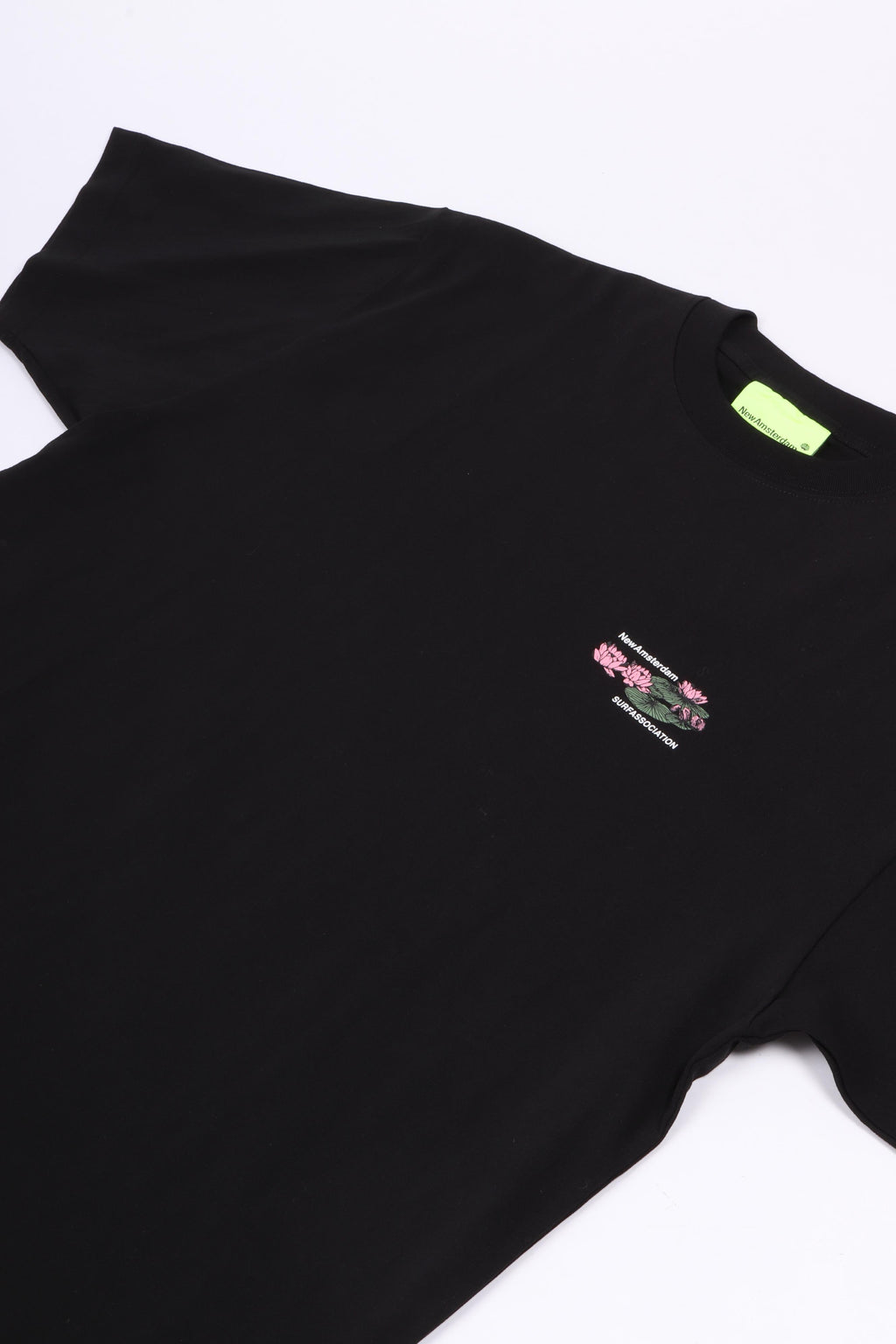 Lilies tee black