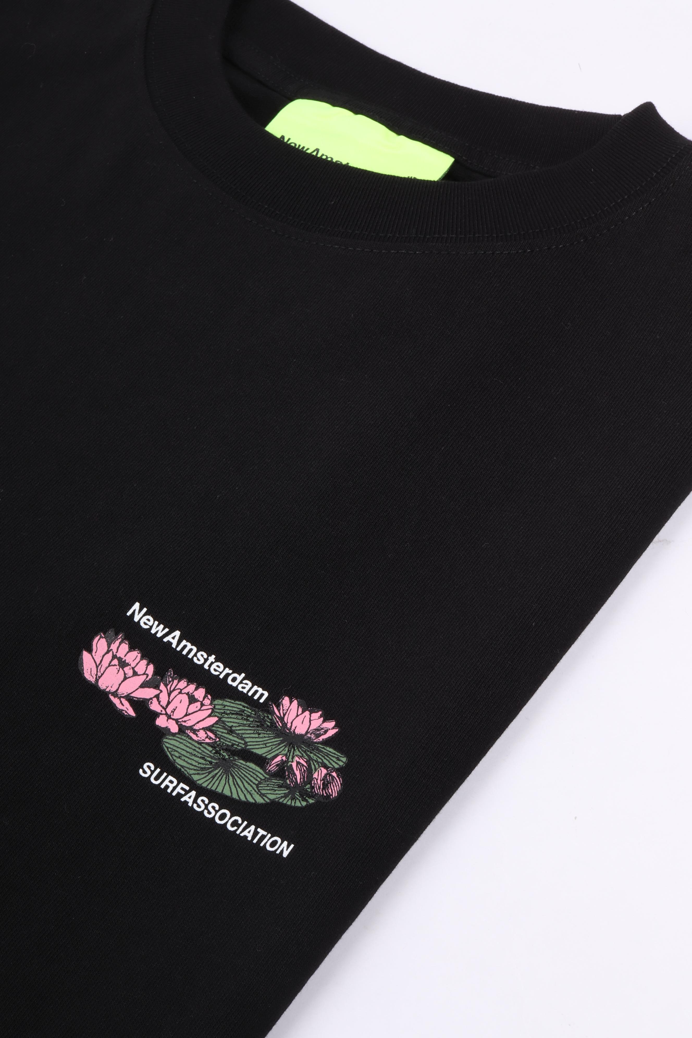 Lilies tee black