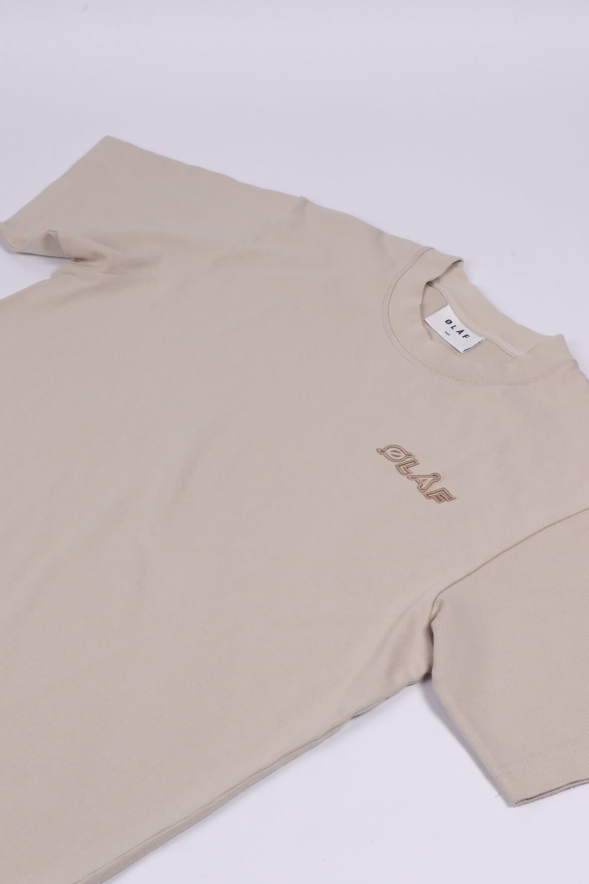 Studio tee cement
