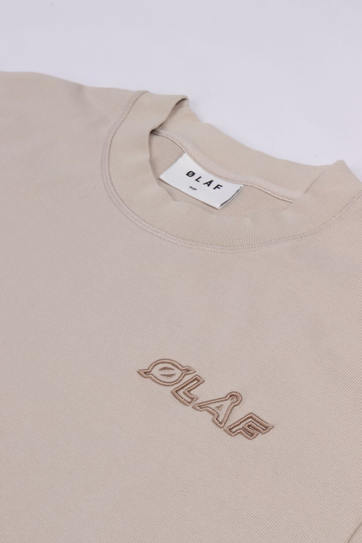 Studio tee cement