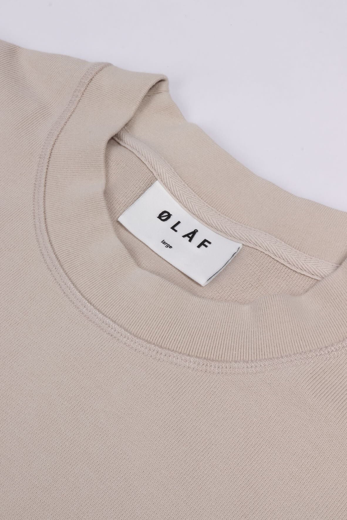 Studio tee cement