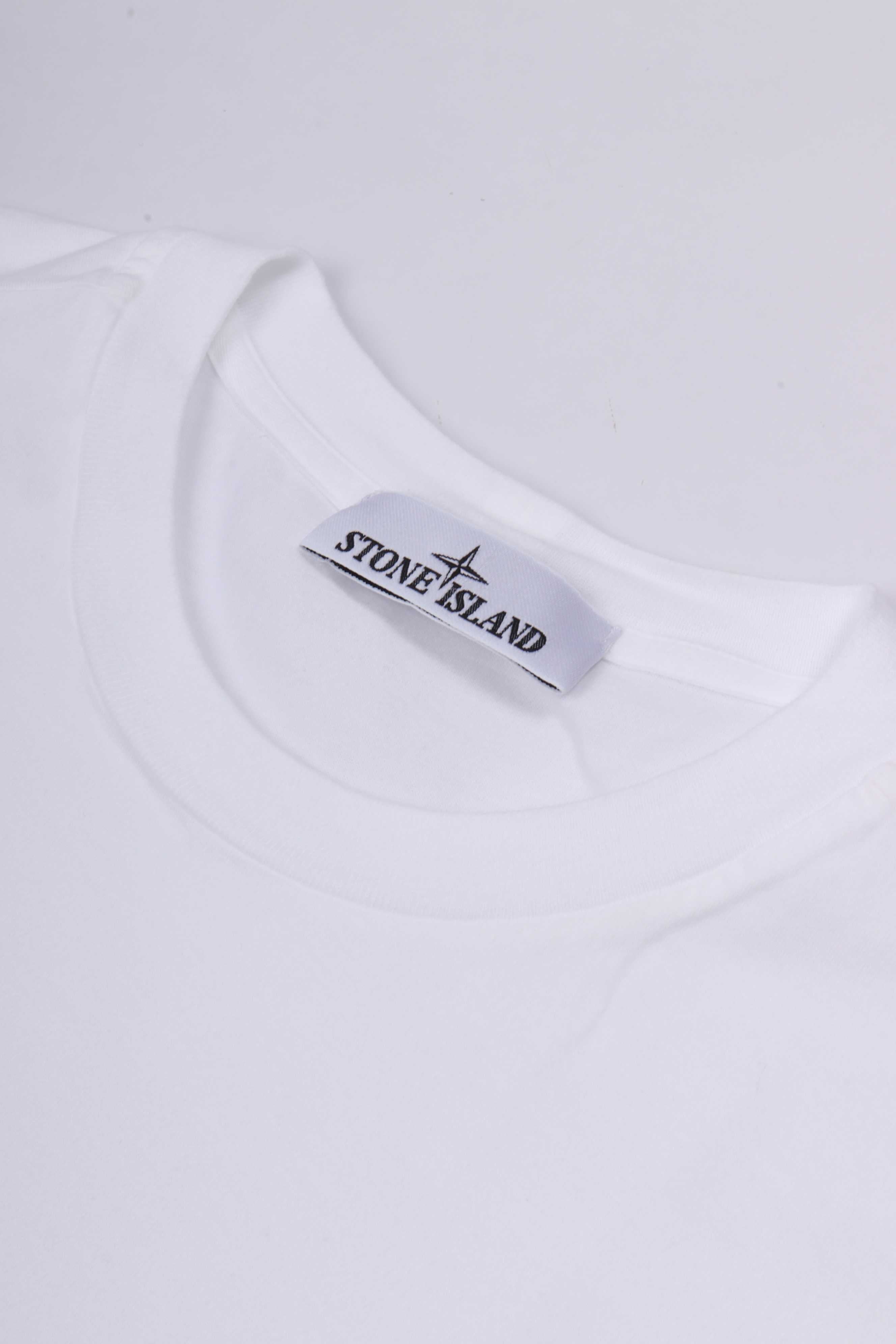 2100027 s0013 v0001 - white