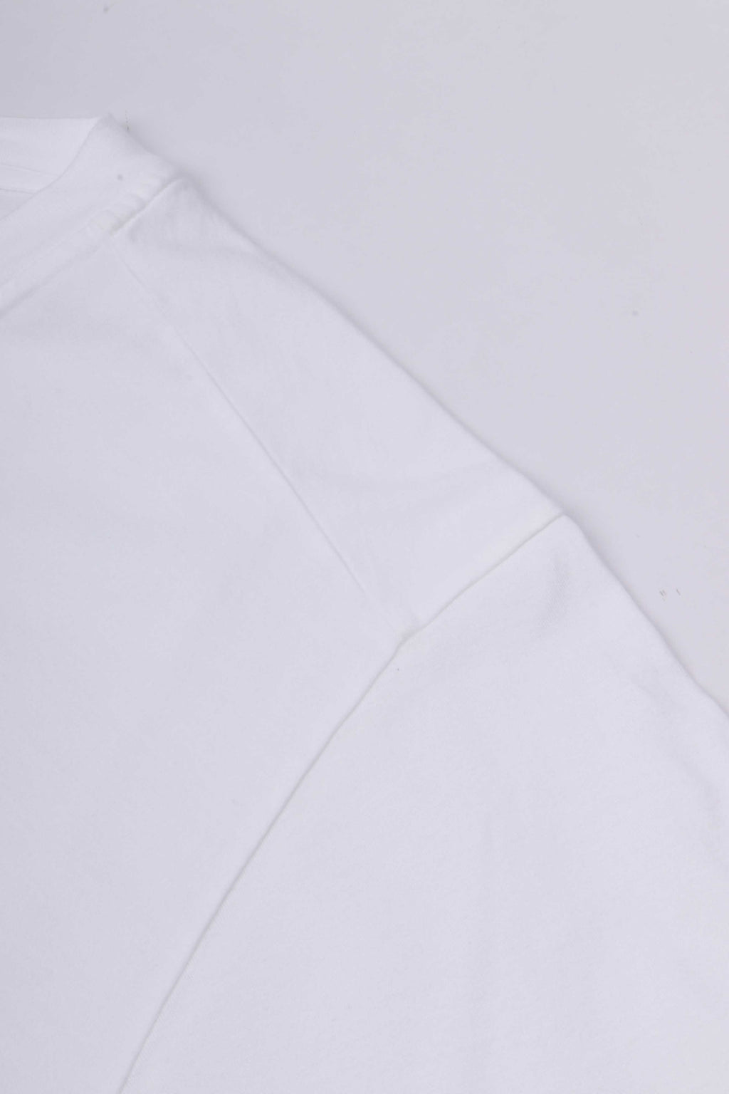 2100027 s0013 v0001 - white