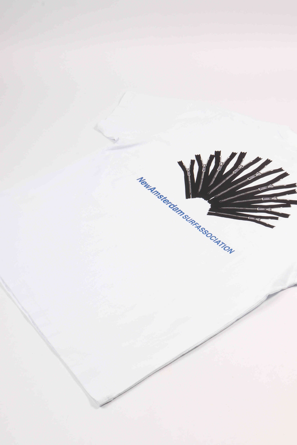 Back zip tee white