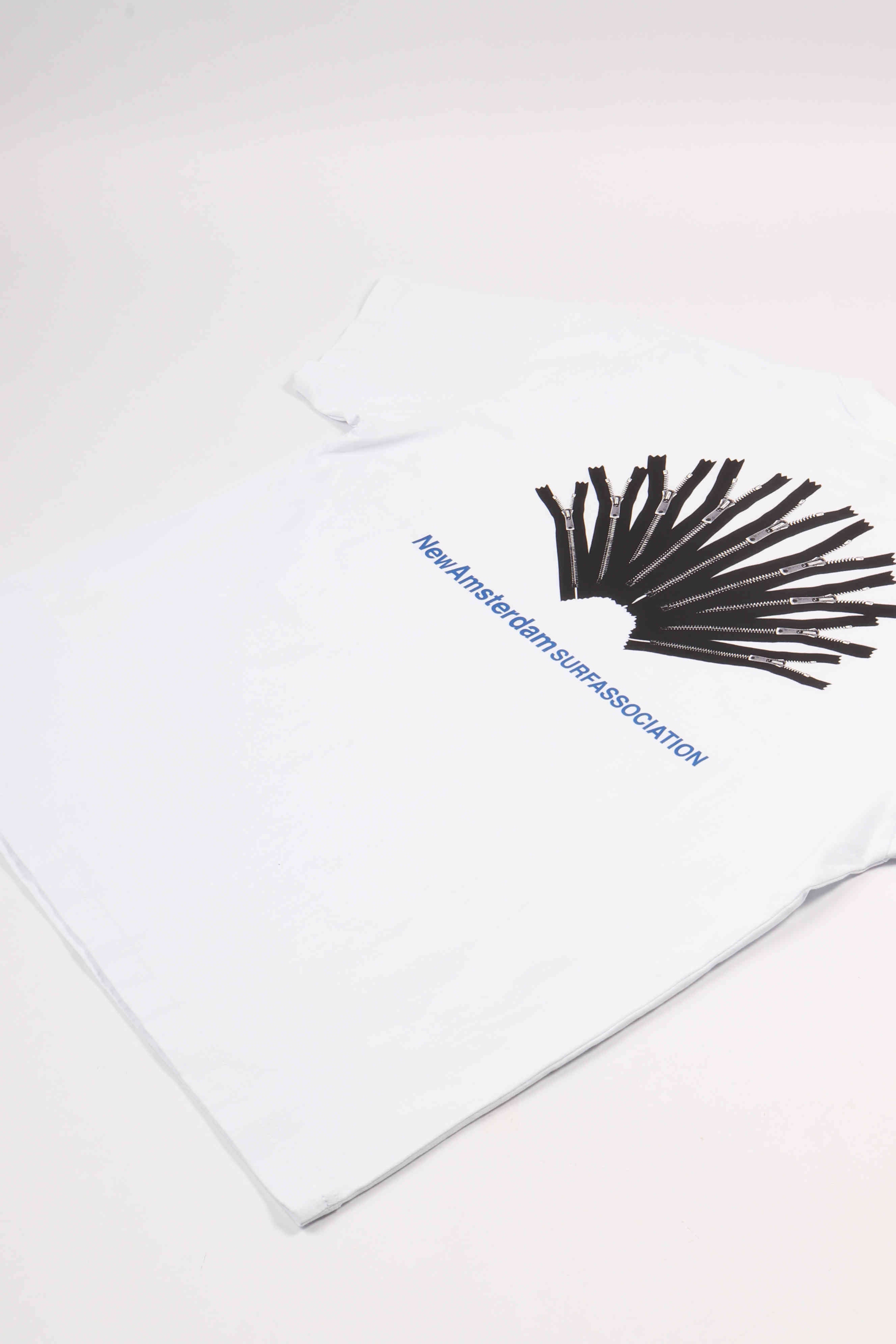 Back zip tee white