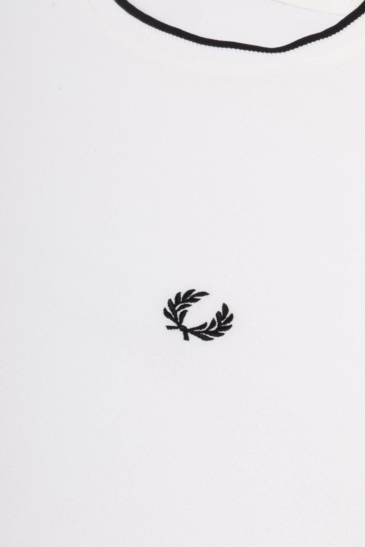 M2397 303 - snow white