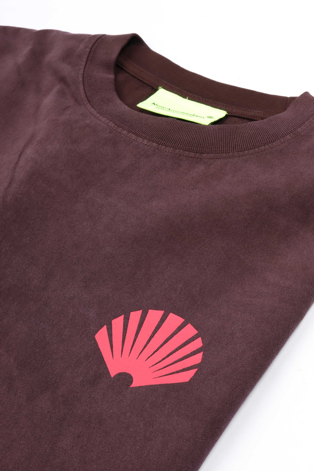 Logo tee walnut / red