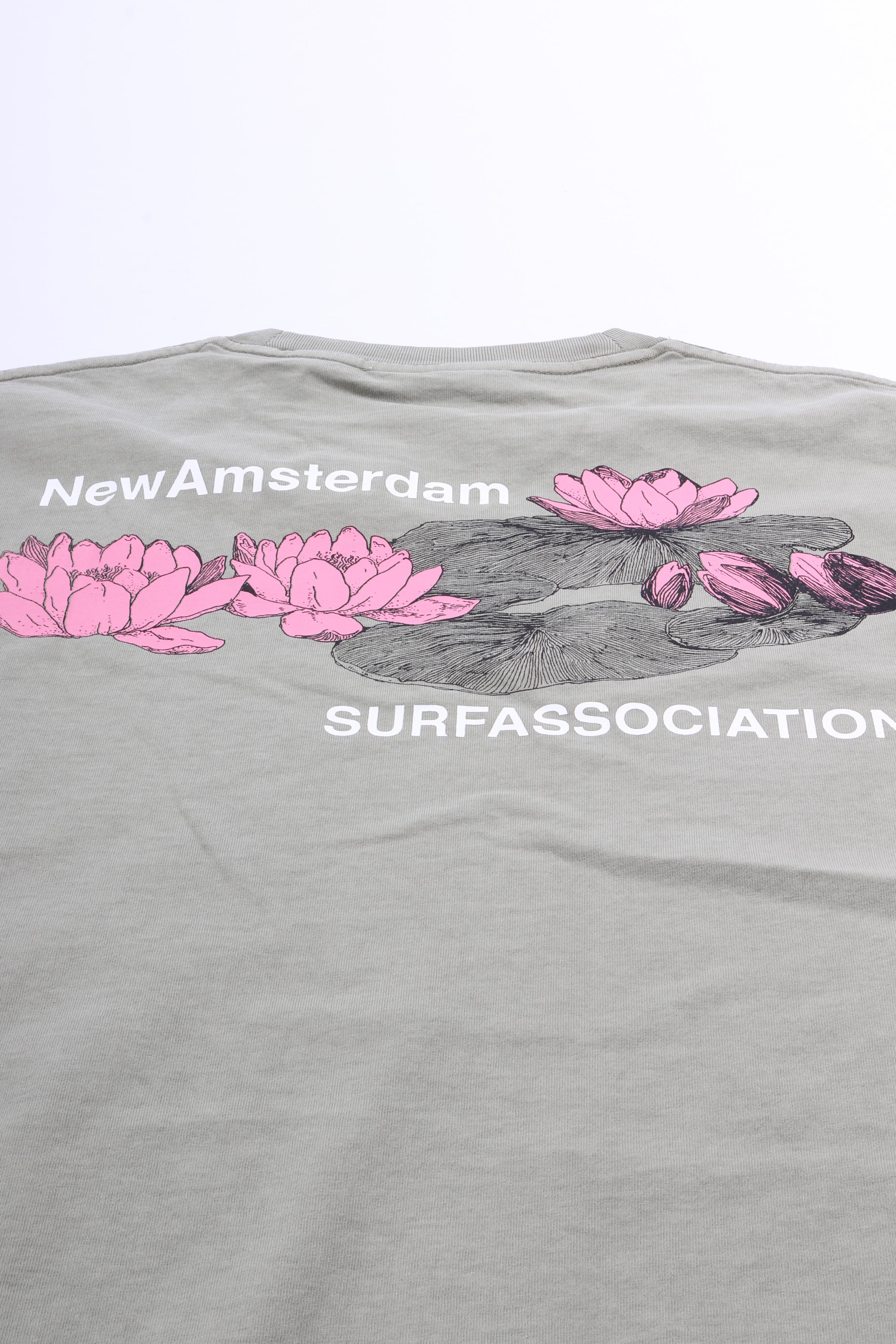 Lilies tee sea grass