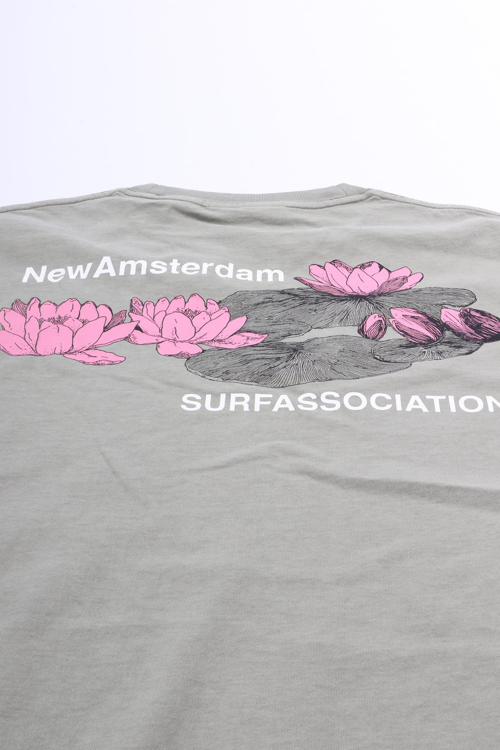 Lilies tee sea grass