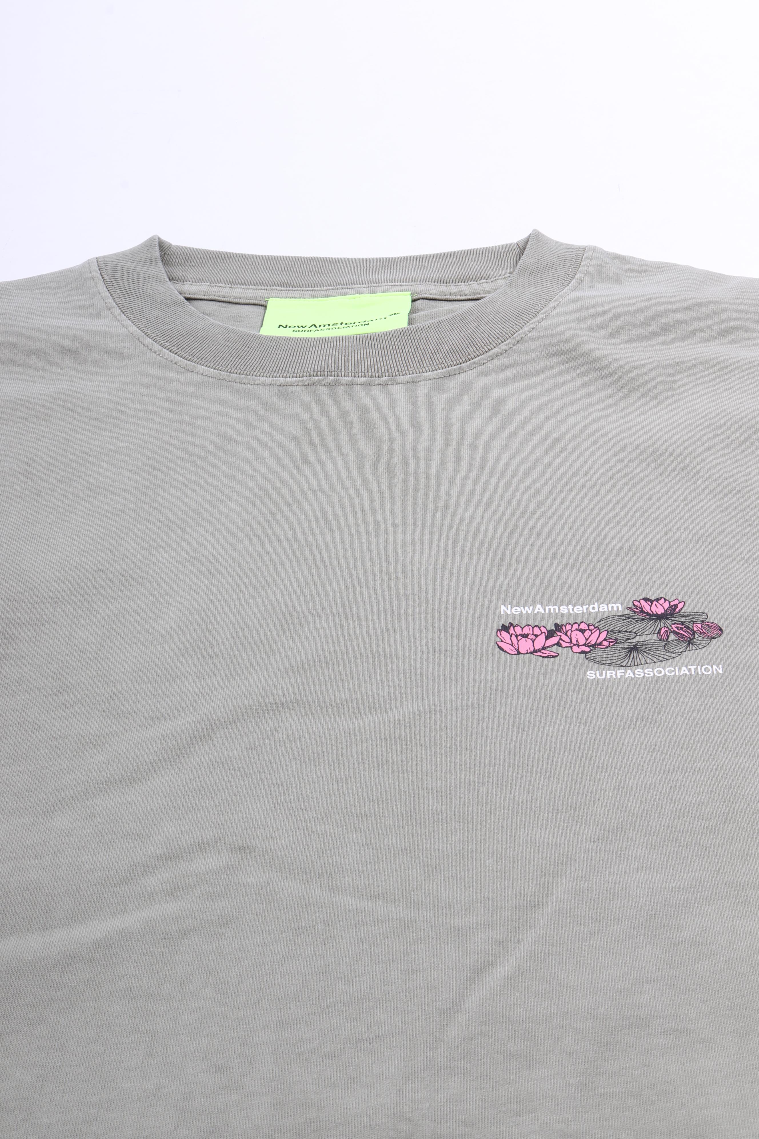 Lilies tee sea grass