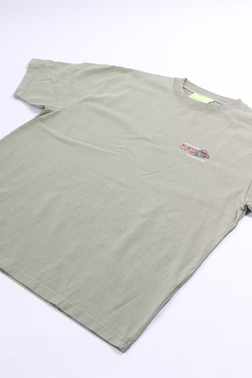 Lilies tee sea grass