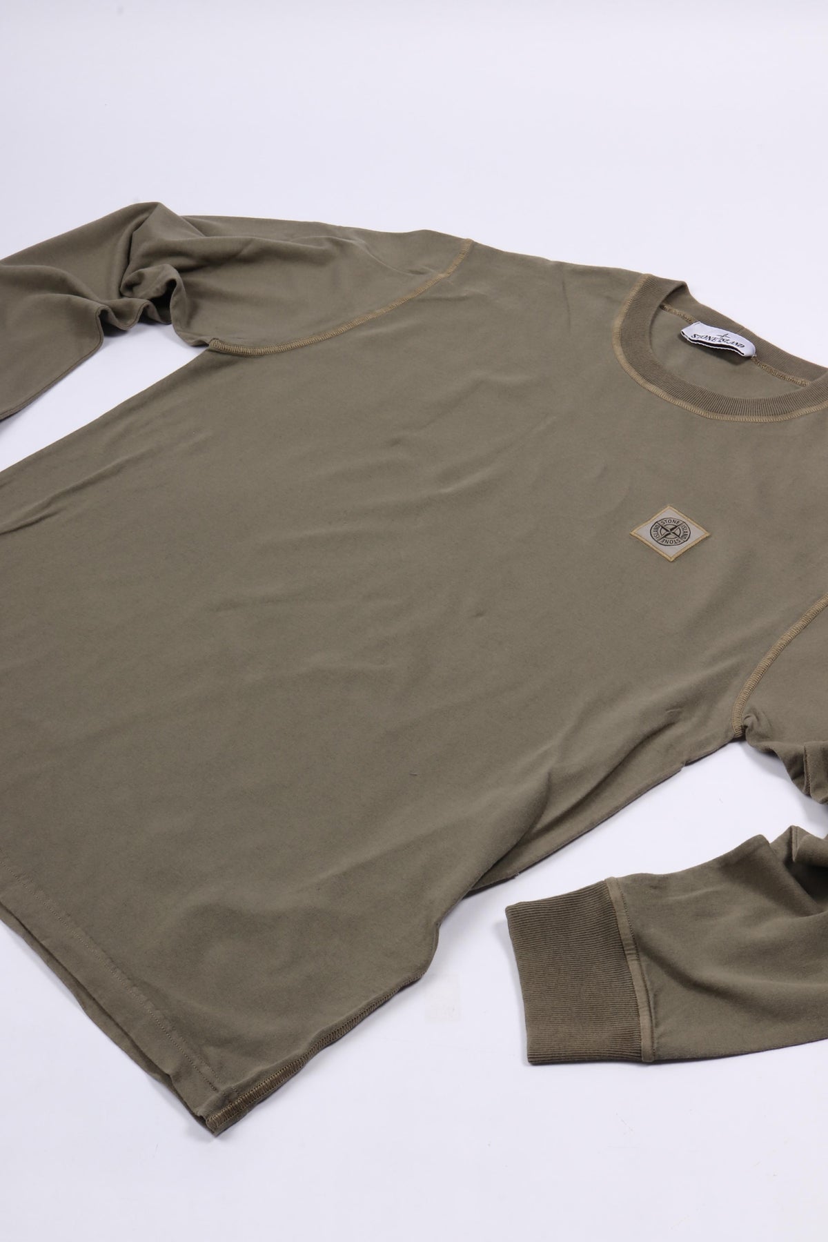 2100025 s0057 v015g military