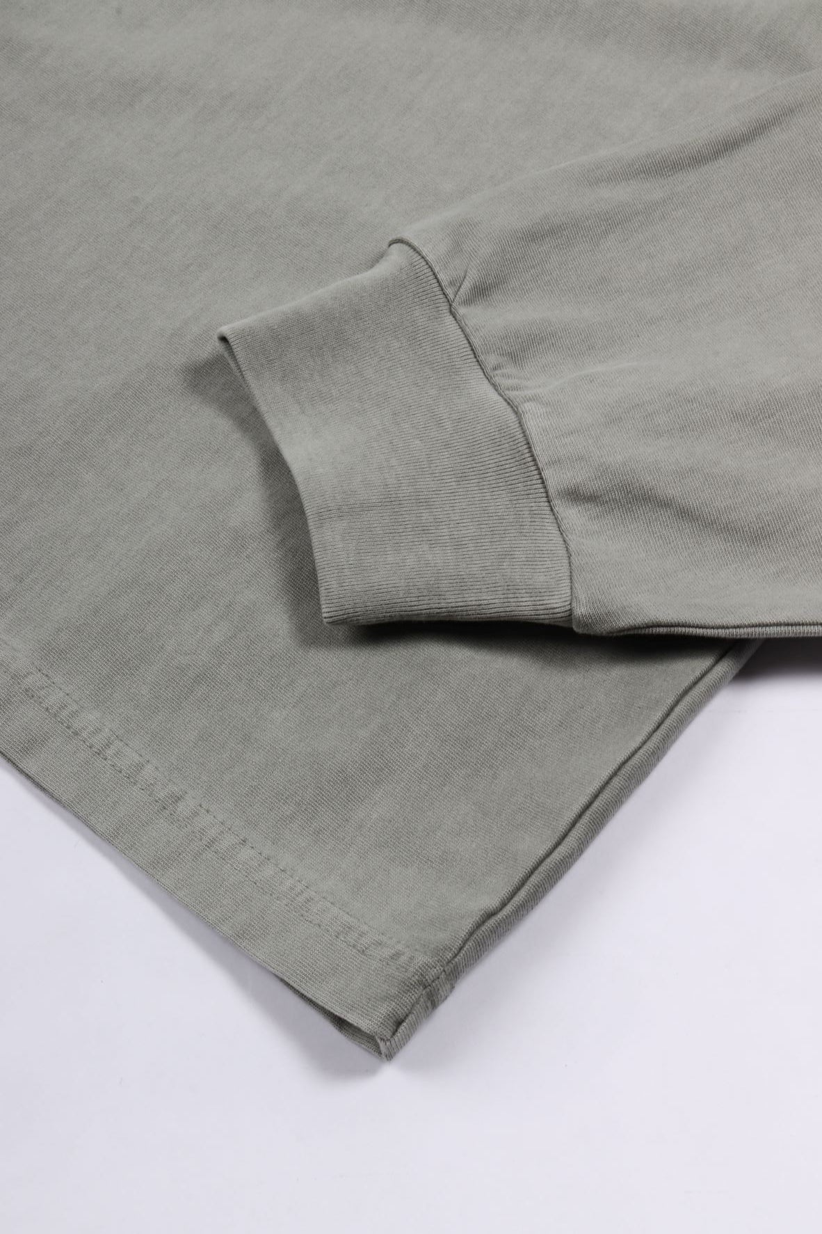 L/s loose pocket t-shirt shady green