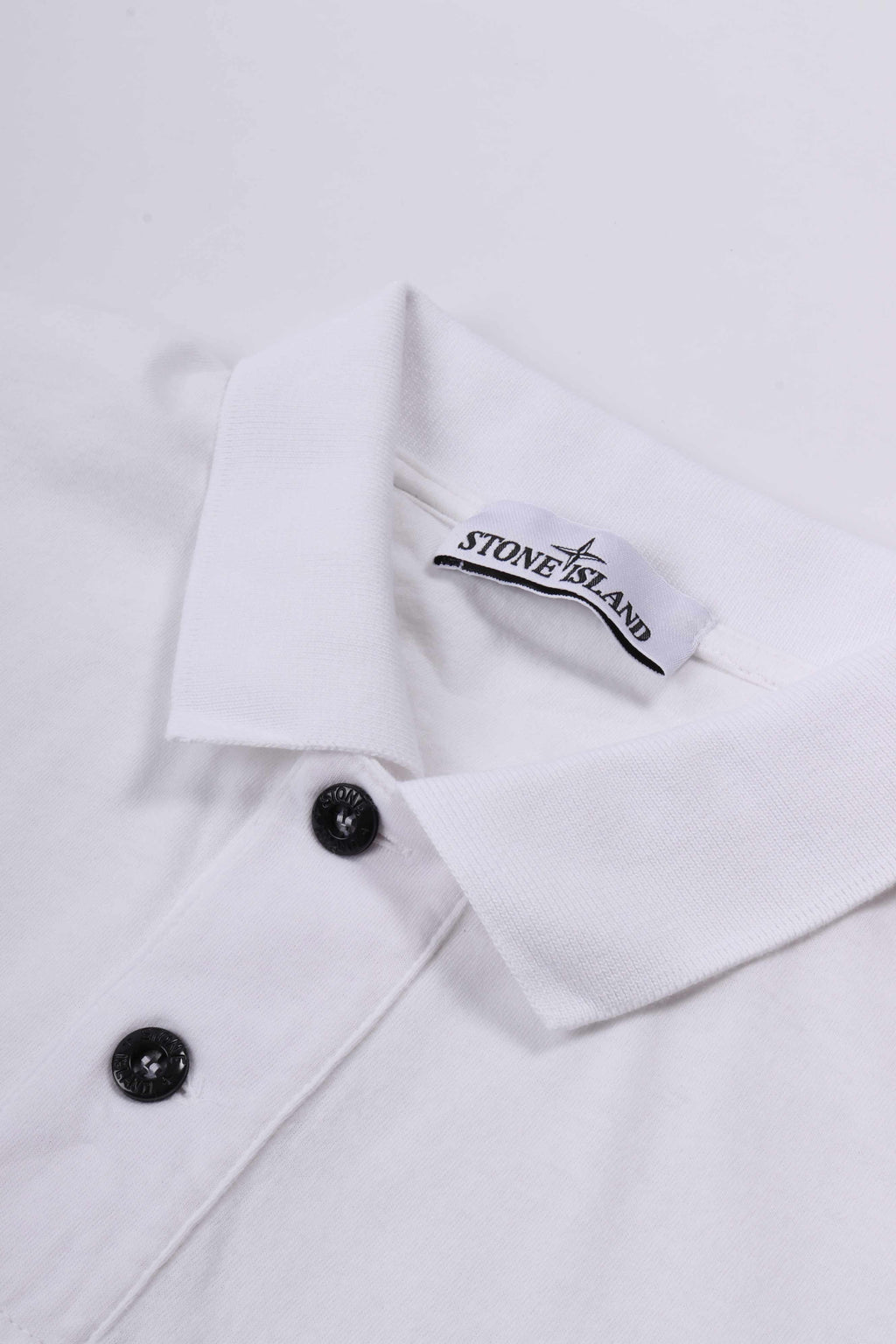 2200013 s0057 v0001 - white