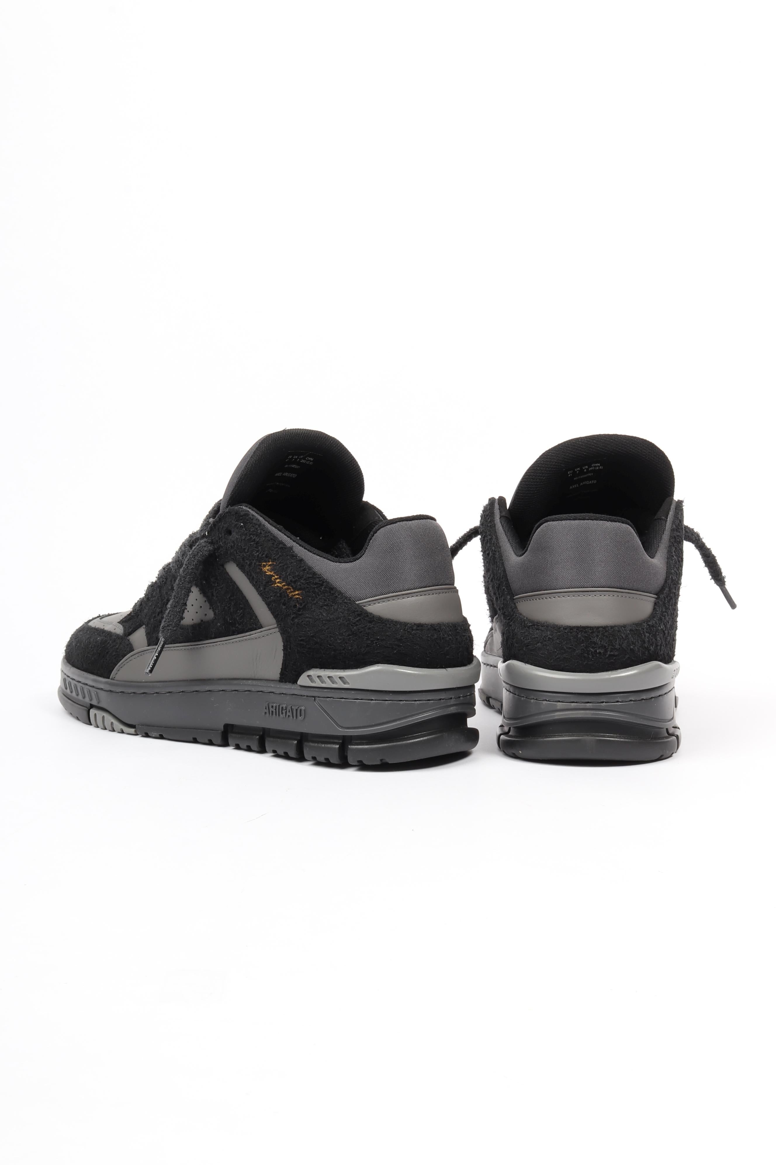 Area lo fluffy black / off blac