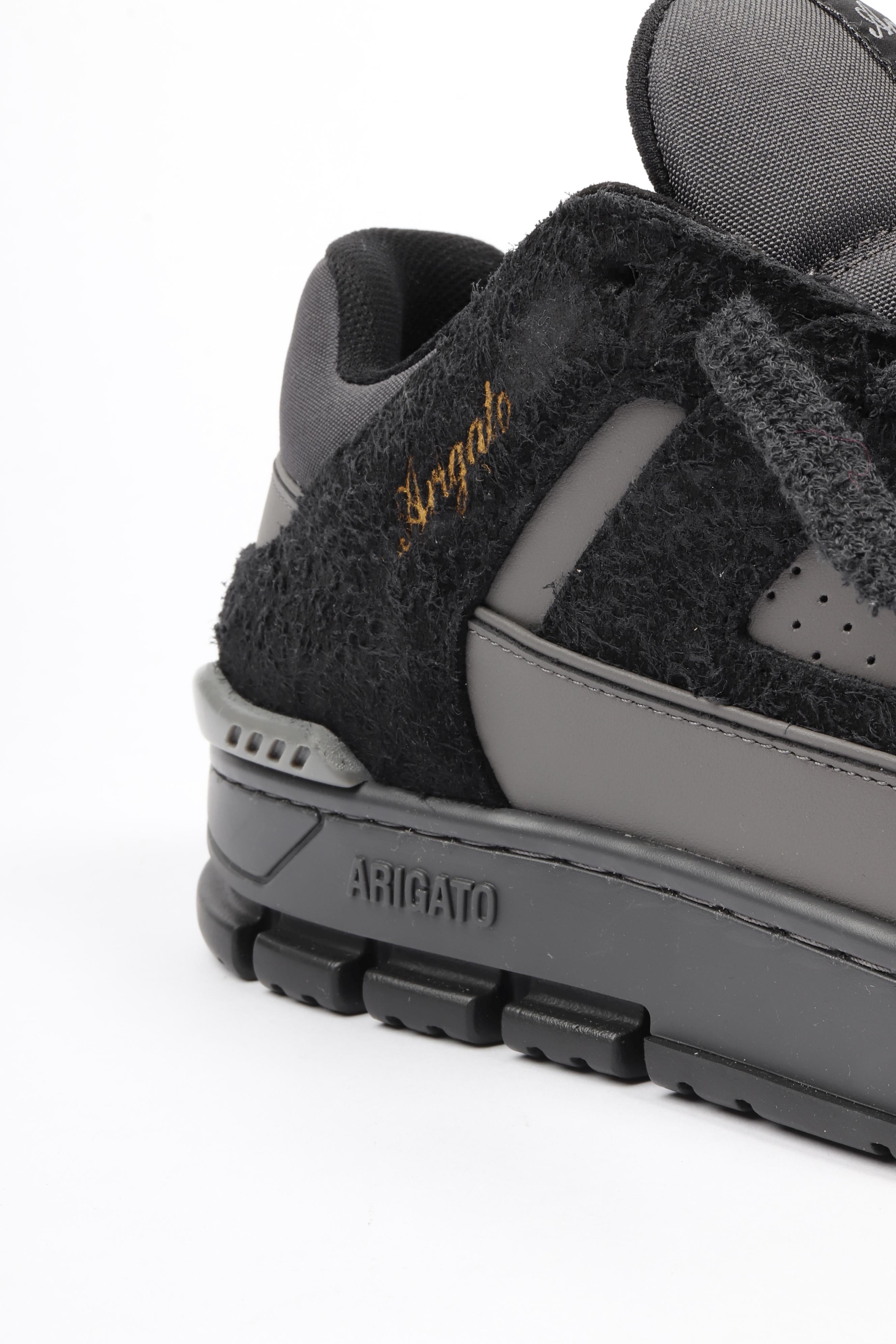 Area lo fluffy black / off blac