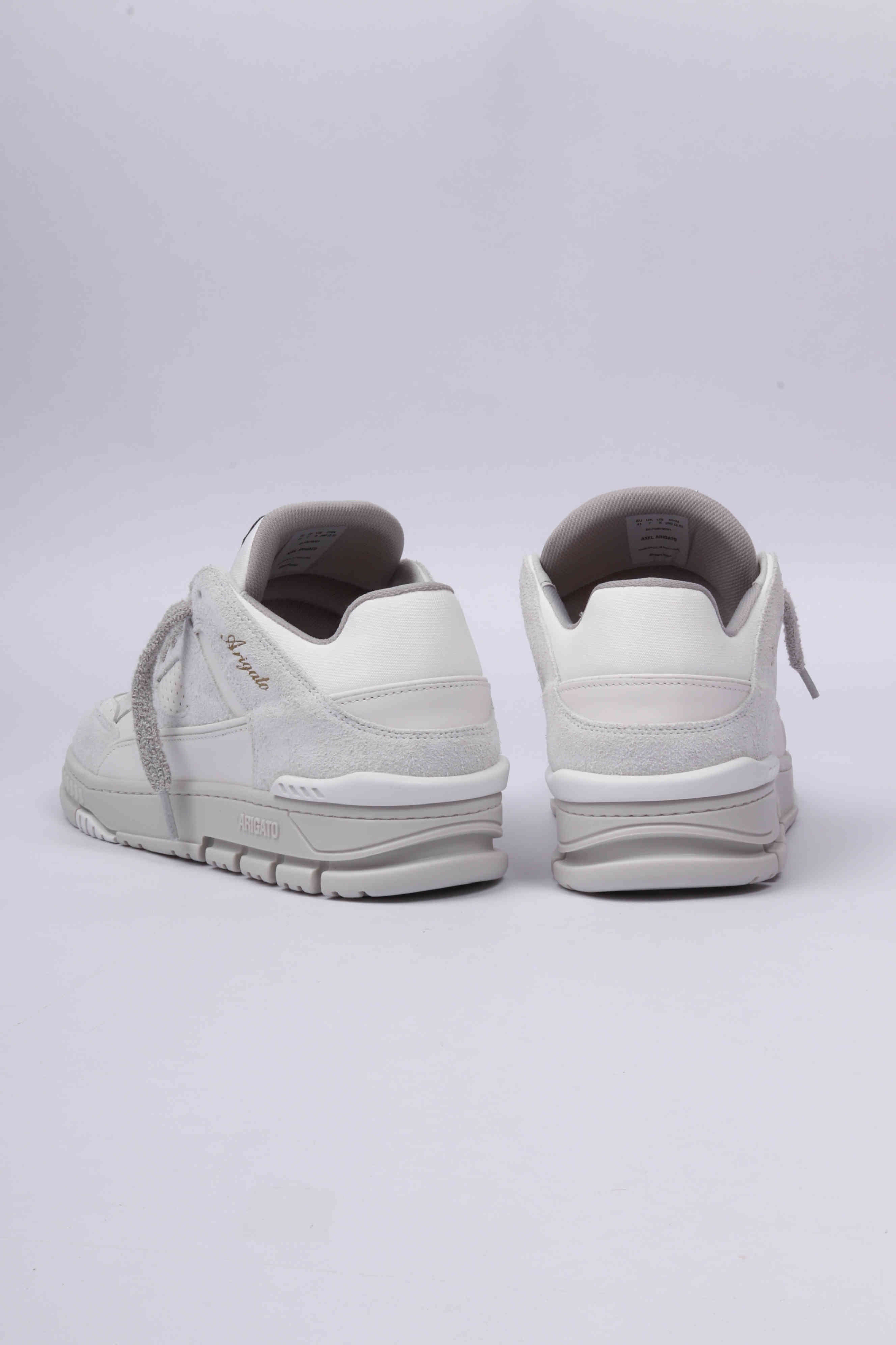 Area lo fluffy white / off whit