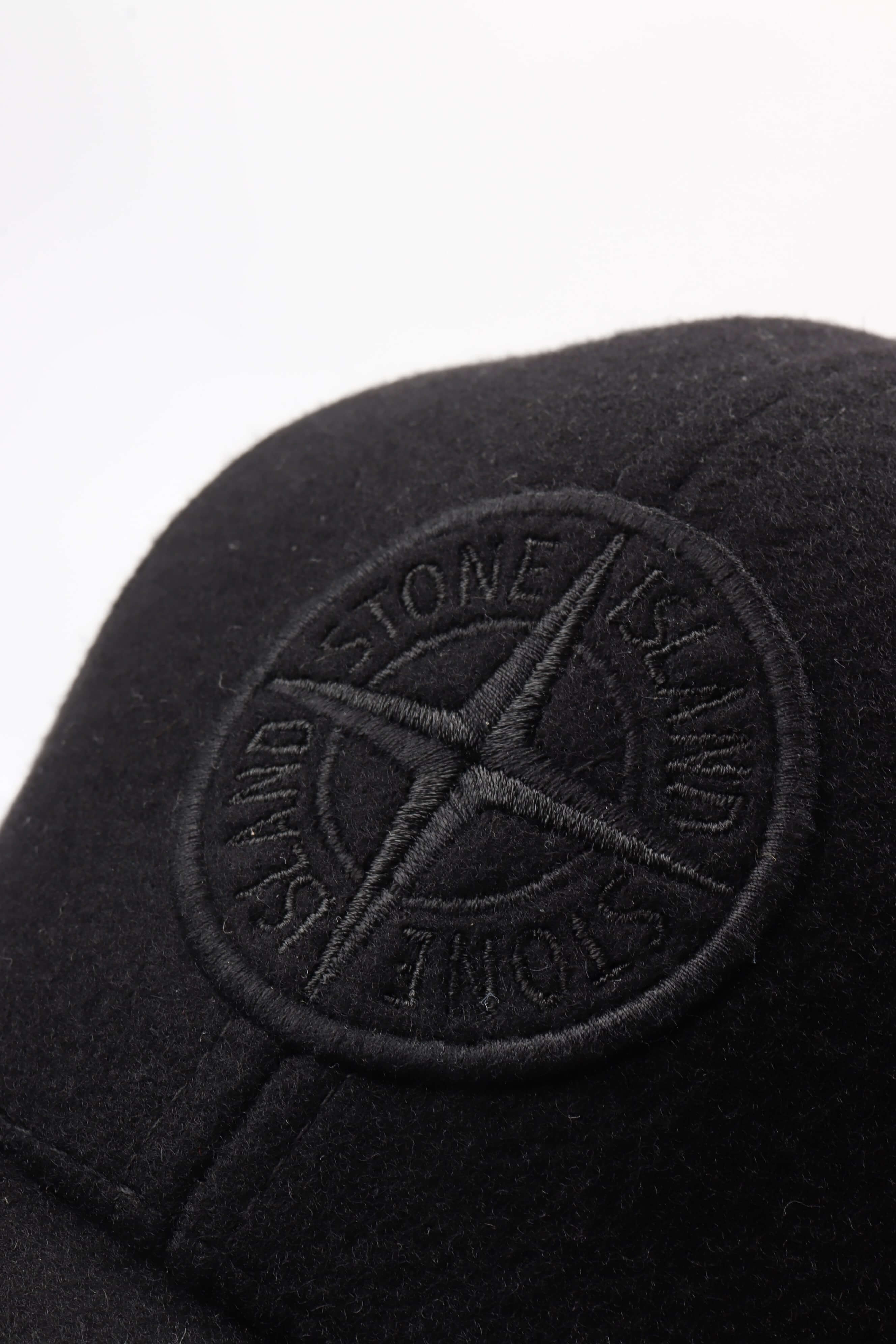 811599660 v0029 - black