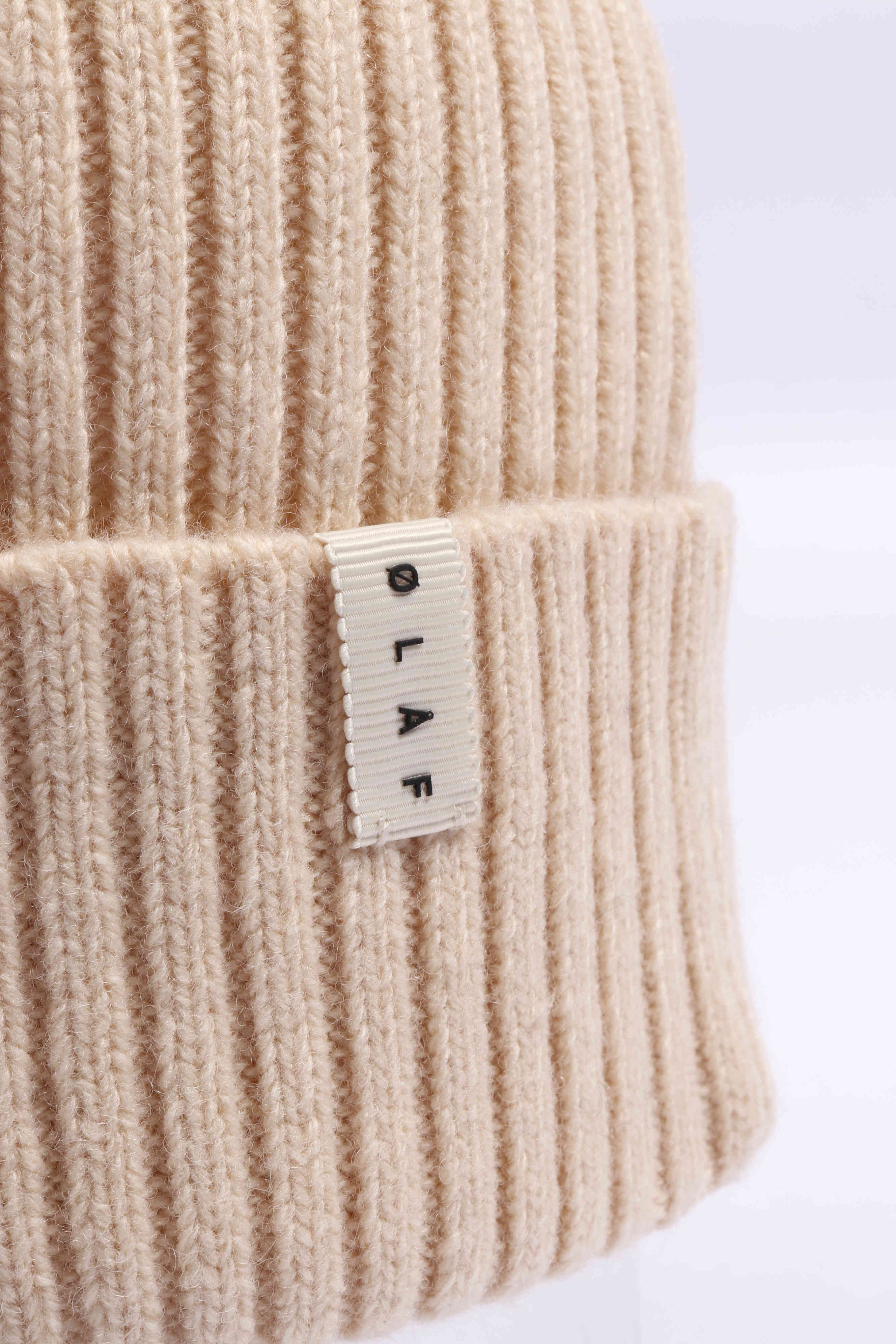 Wool beanie cement