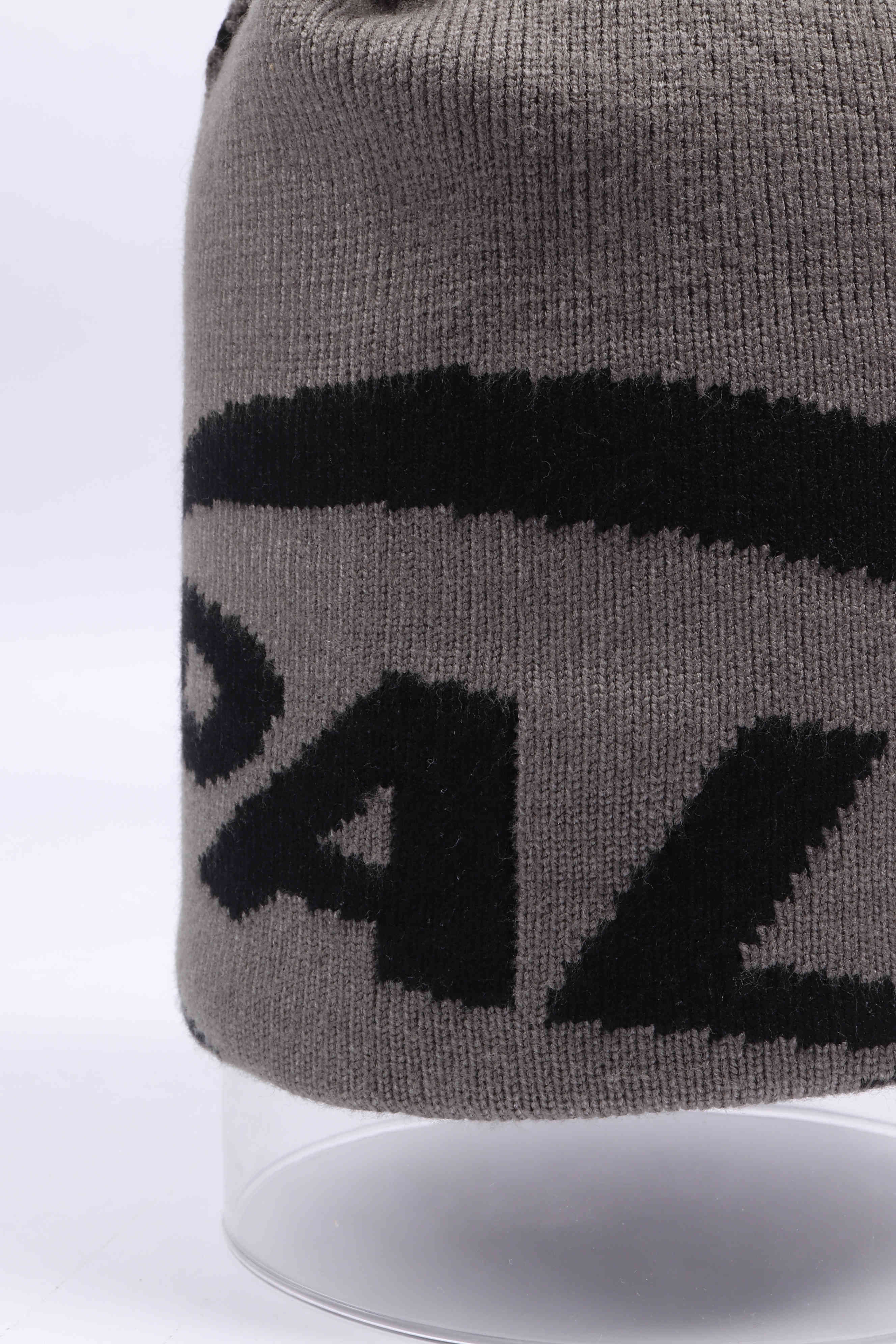 Pal beanie beluga