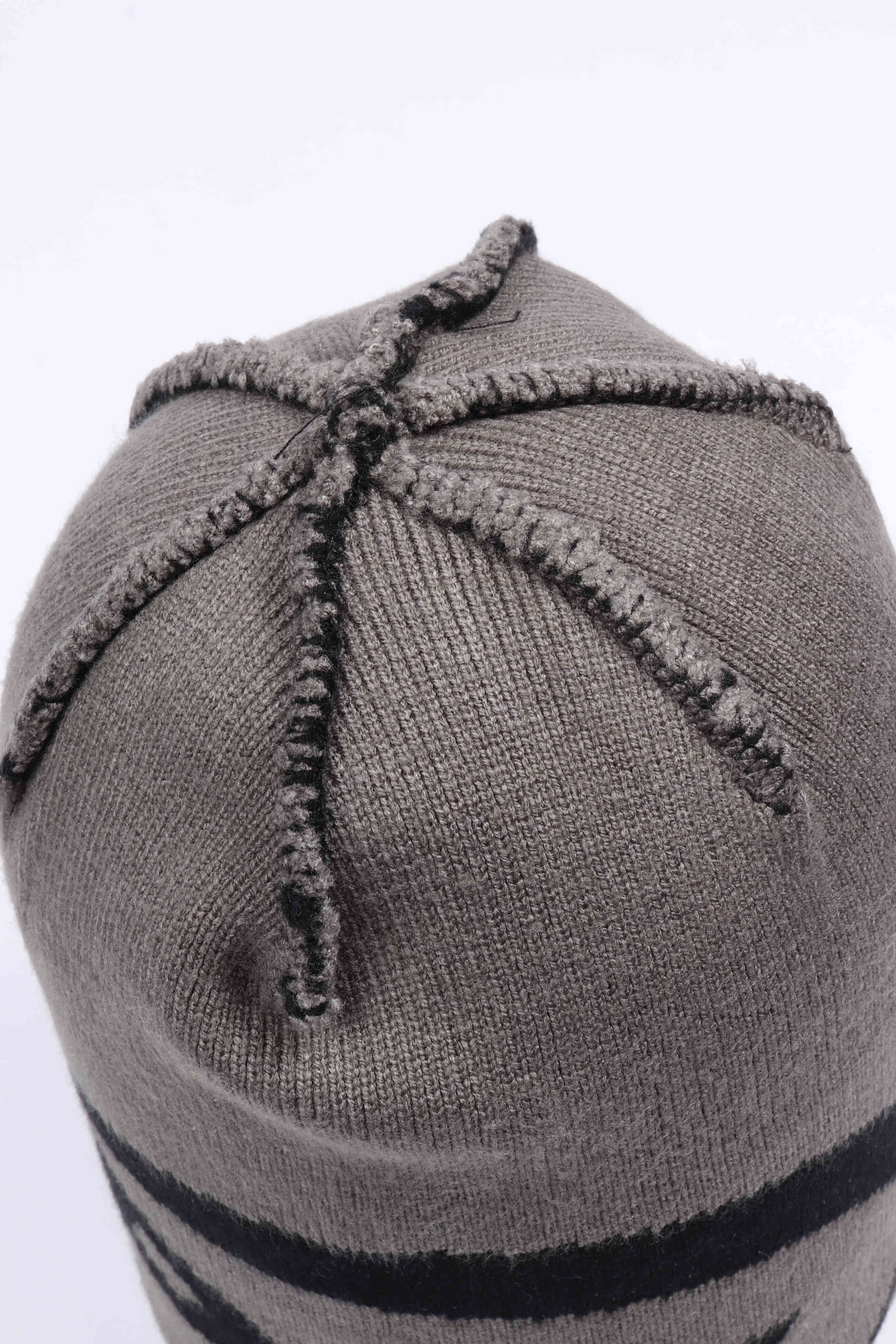 Pal beanie beluga